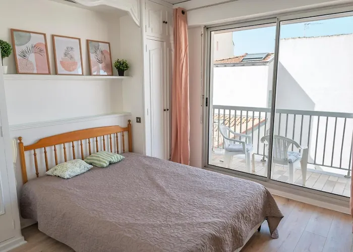 Les Coraux, Centre & Apartment *